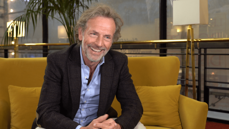 Stéphane Freiss en interview pour sa pièce "Le cercle des poètes disparus"